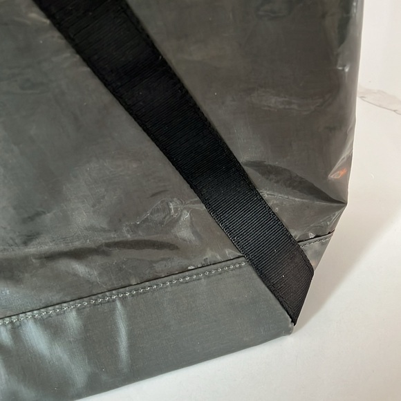 Topshop Large High Shine Weekend Bag - Picture 9 of 10